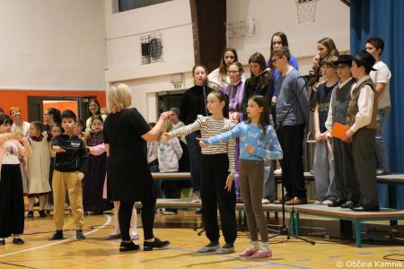 Otroci Osnovne šole Marije Vere Mi smo svet, mi smo otroci (80)